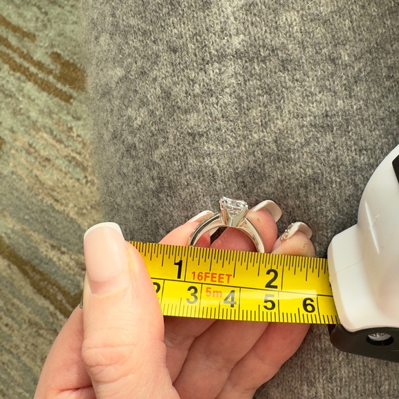 “Elegance Defined: Sterling Silver Solitaire Ring" 1.5 inch d - Picture 4 of 4